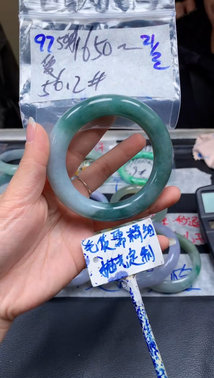 【闪购商品】定制翡翠未镶嵌97毛货需精细抛光手镯多样性拍一发一
