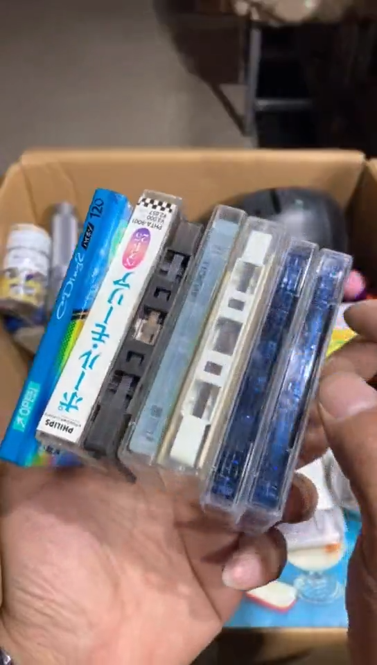 8新中古商品，瑕疵品，不保好坏。888