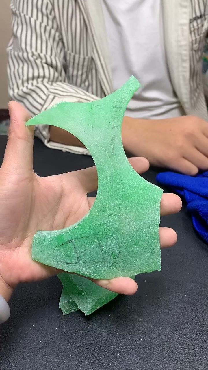 玉冰飘花边角毛胚