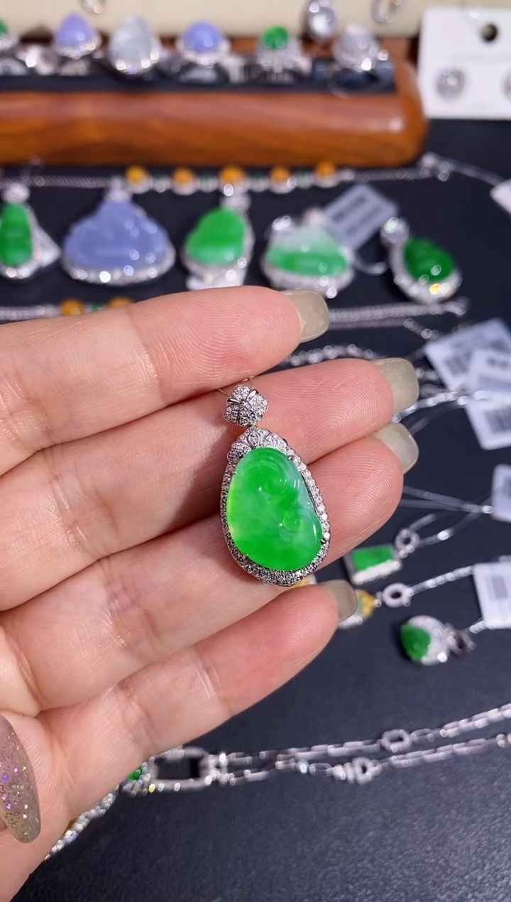 【闪购商品】翡翠18K金镶嵌颈饰吊坠