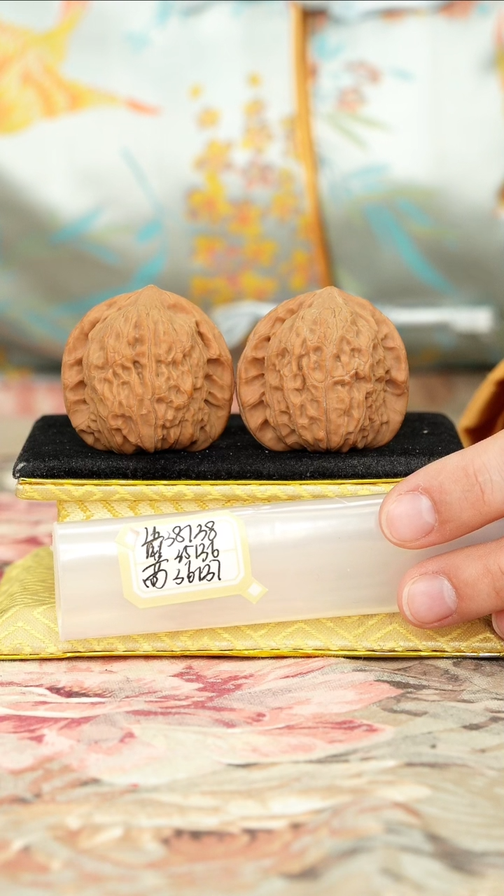 【闪购商品】文玩核桃把件非嫁接将军帽