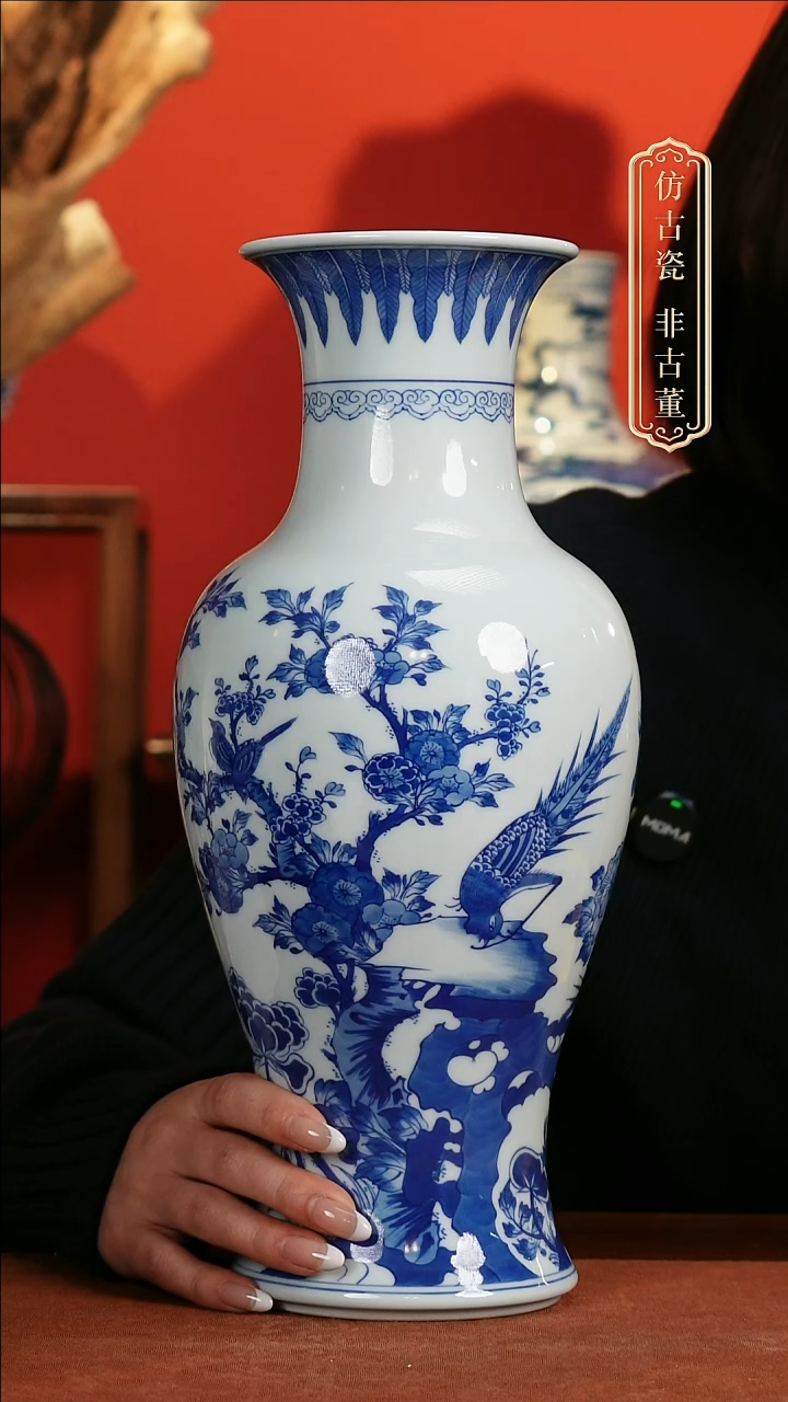 摆件陶皇窑青花锦鸡牡丹纹鱼尾瓶