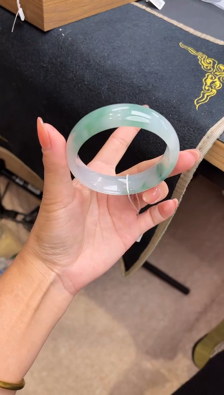 未镶嵌手镯翡翠手镯