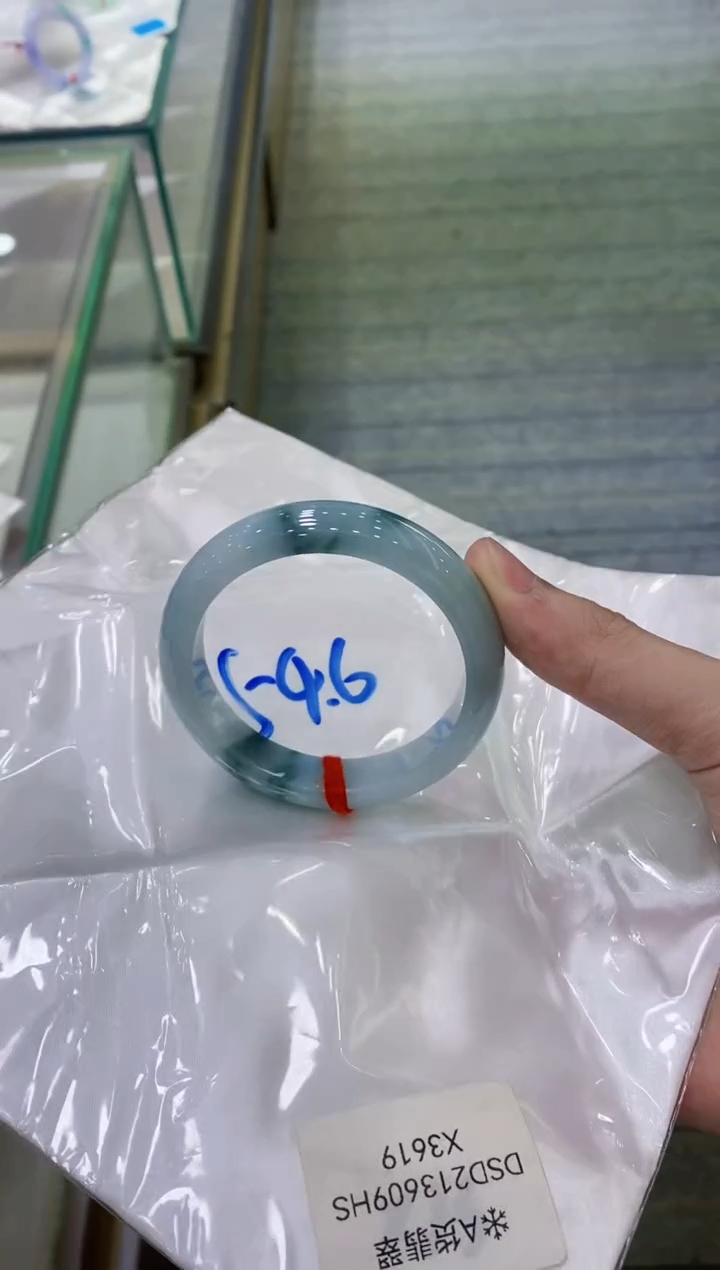 【闪购商品】翡翠手镯未镶嵌              