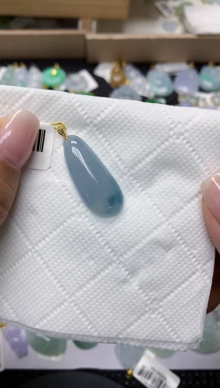 颈饰18K金镶嵌翡翠1111111111