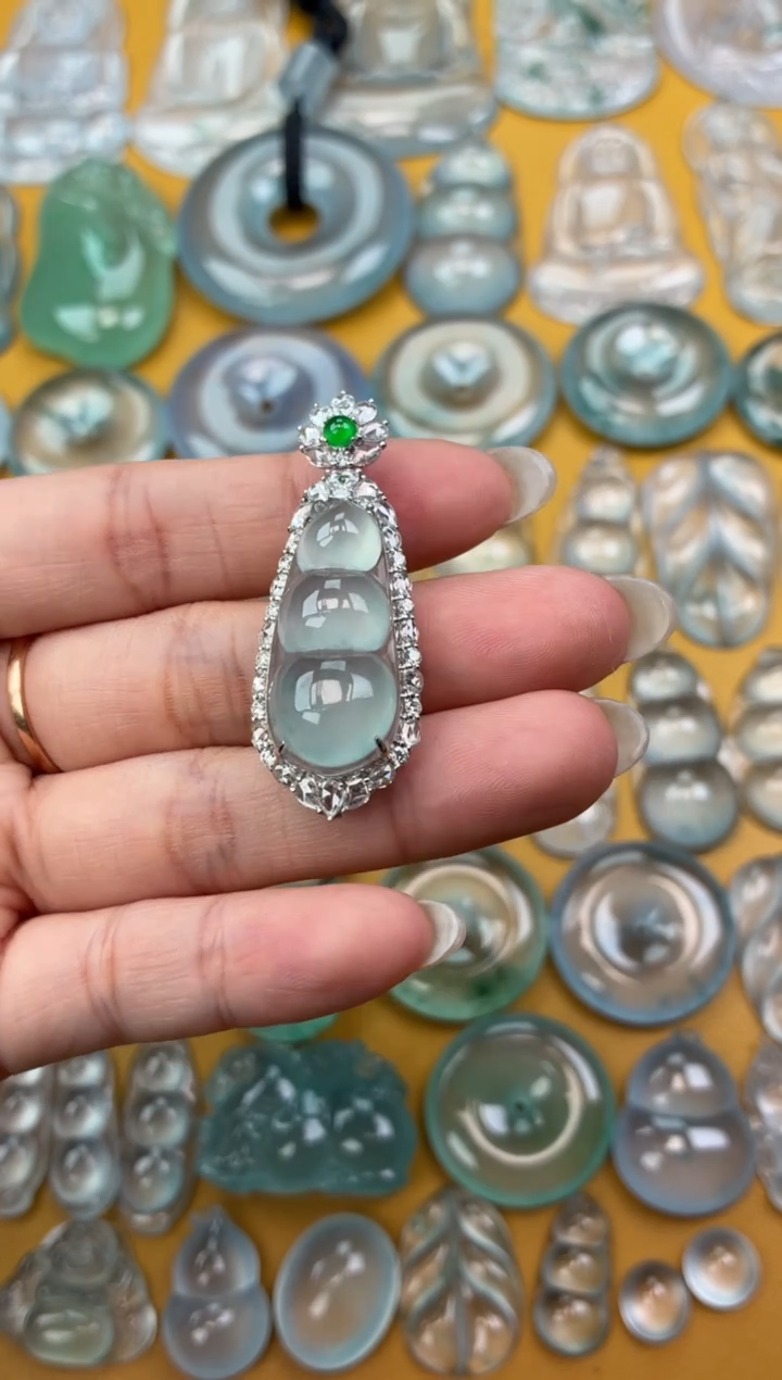 吊坠(不含链)18K金镶嵌翡翠19 豆子 28.7 13.4 6