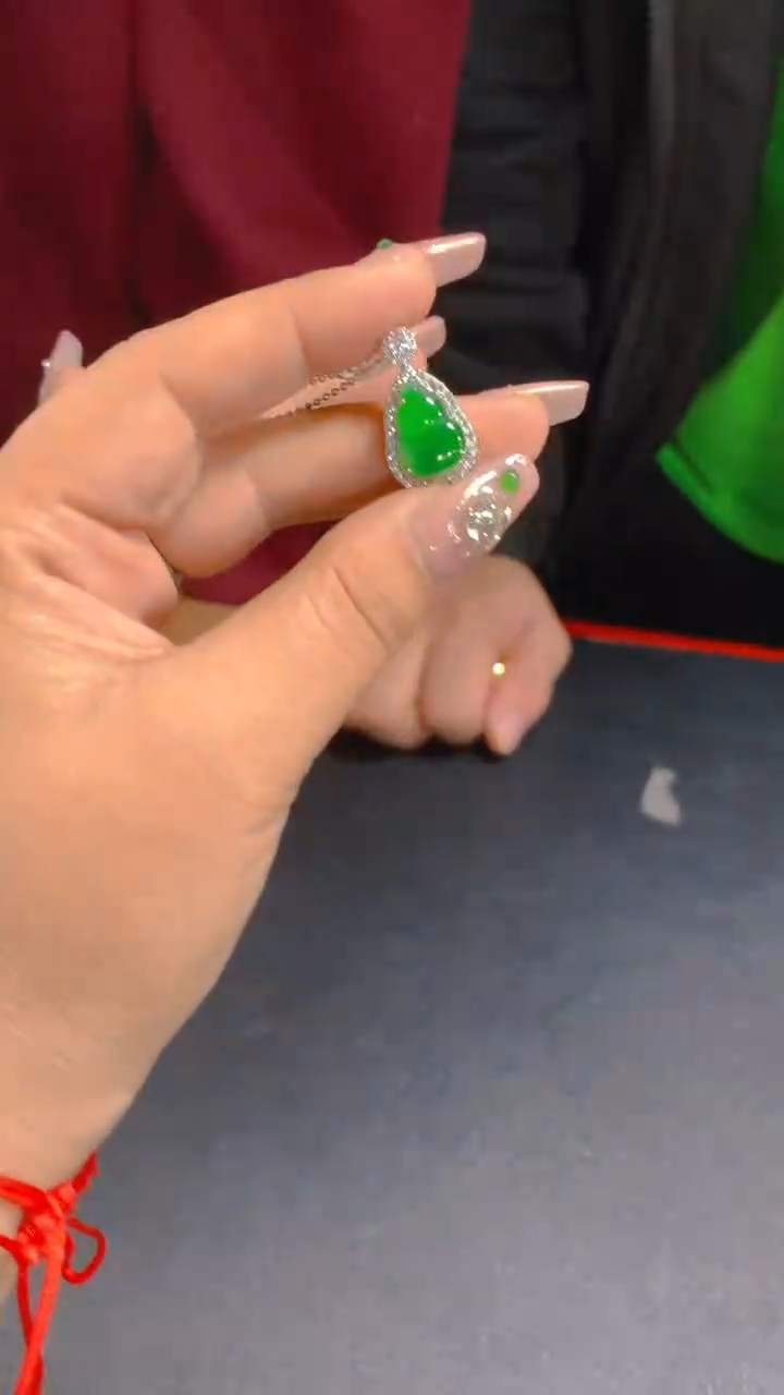 【闪购商品】翡翠吊坠(赠链)未镶嵌0229759187多样性发其一