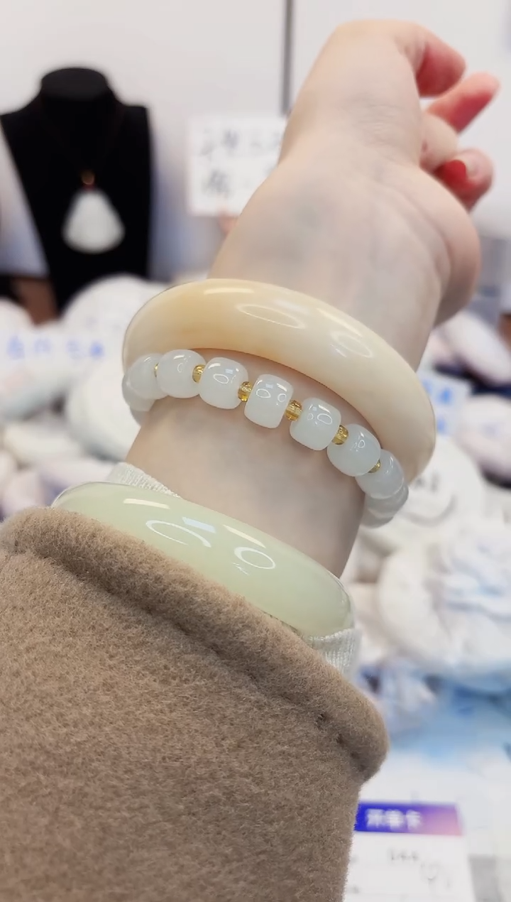 【闪购商品】石英质玉手镯未镶嵌44