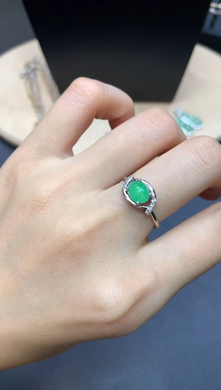 【闪购商品】翡翠戒指银S925镶嵌蛋面【无服务费】
