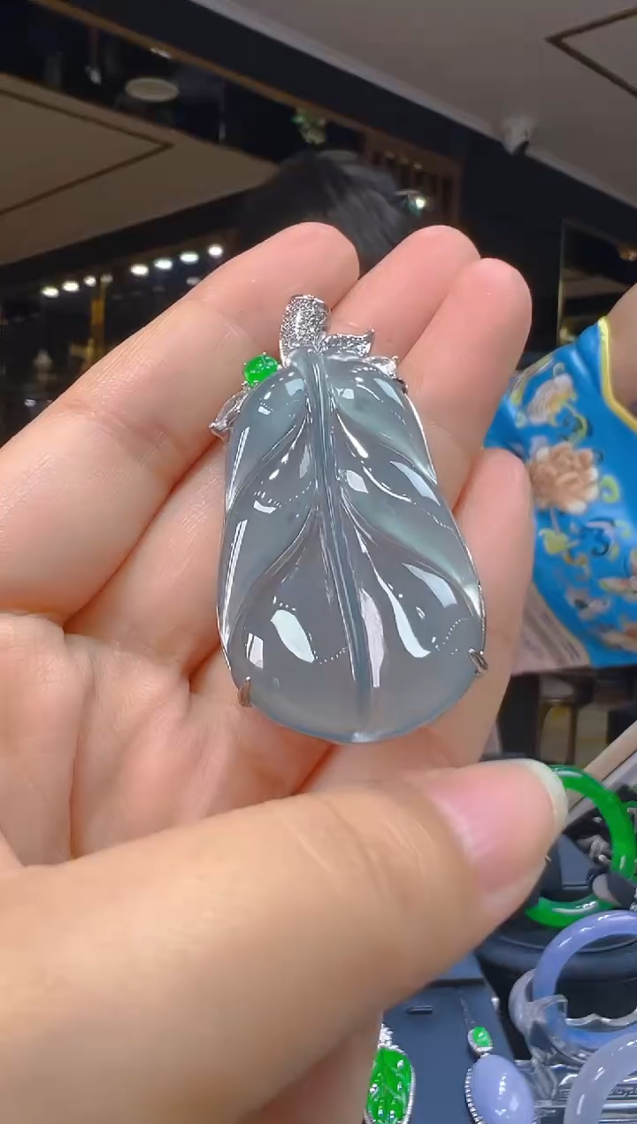 翡翠未镶嵌吊坠(赠链)154（多样性发其一）