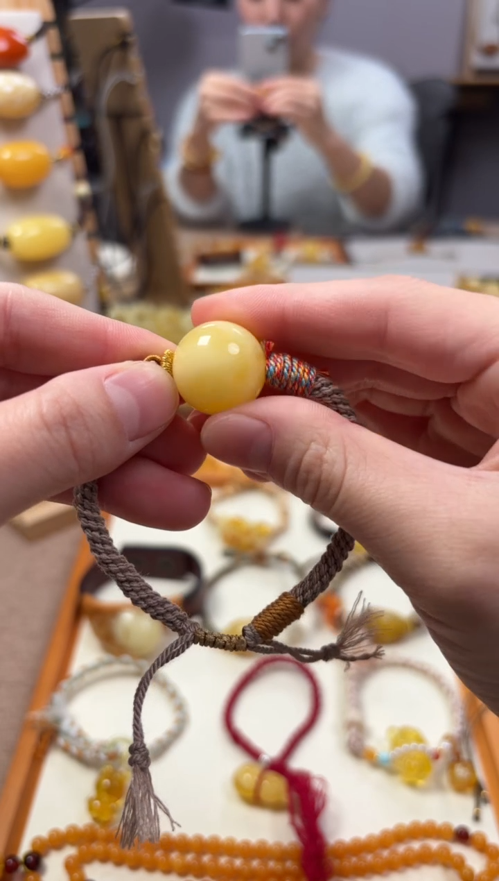 【闪购商品】蜜蜡裸石未镶嵌手绳