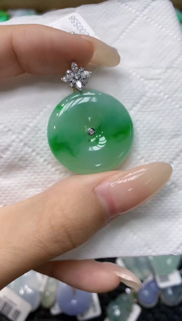 翡翠18K金镶嵌颈饰 111111111111