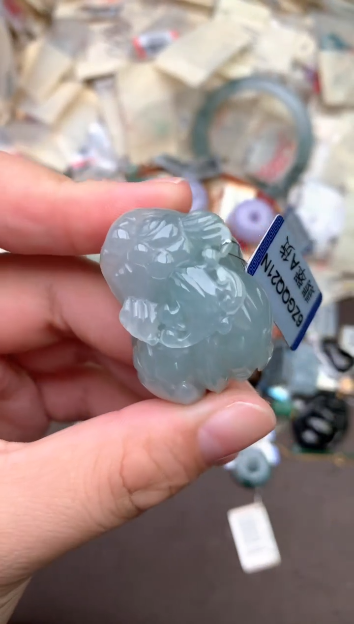 未镶嵌挂件翡翠 —