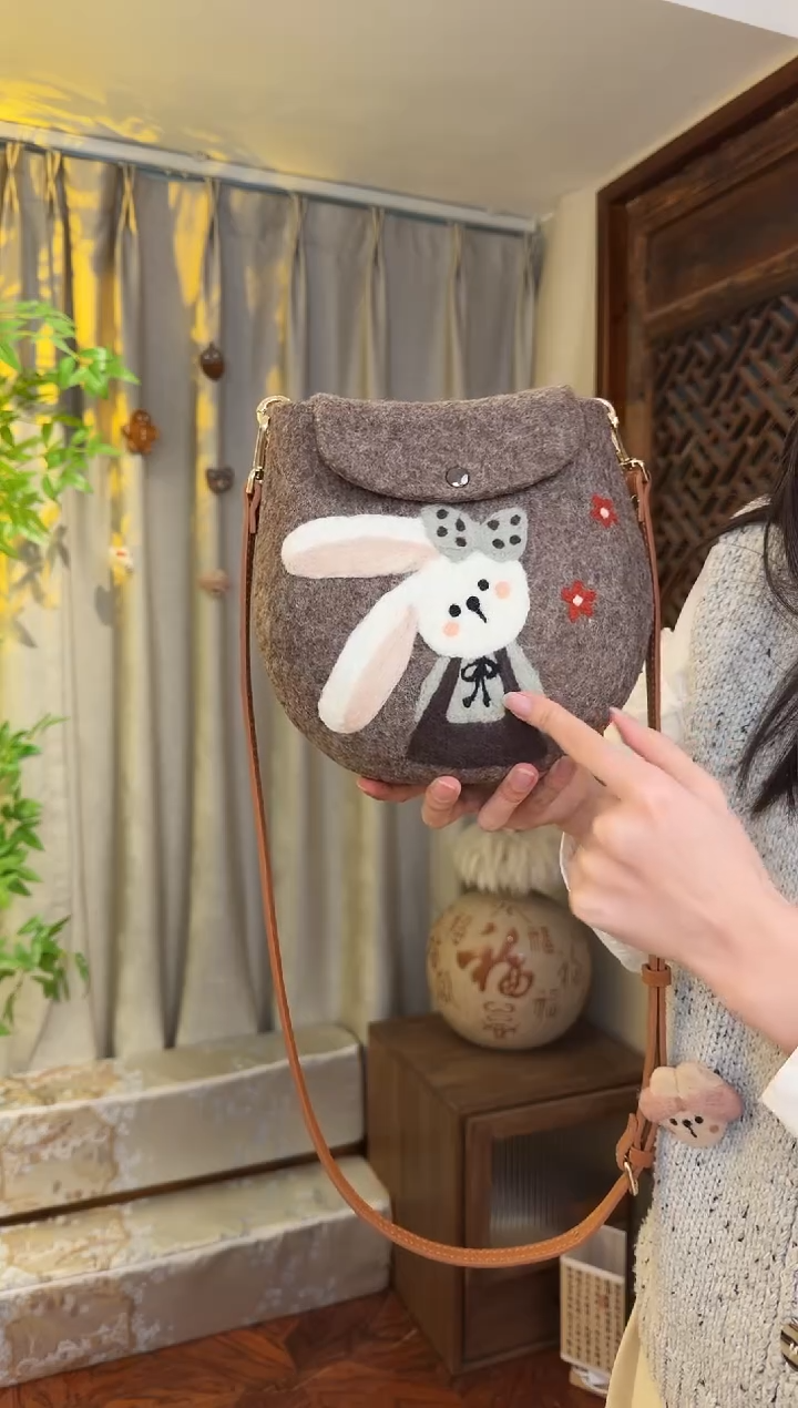 羊毛非遗羊毛毡包 蛋蛋包三花兔