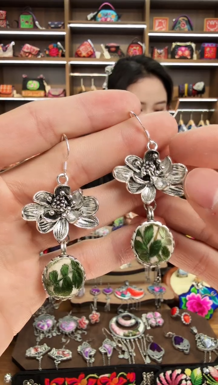 【闪购商品】织绣20蒙阿苏苗绣传承