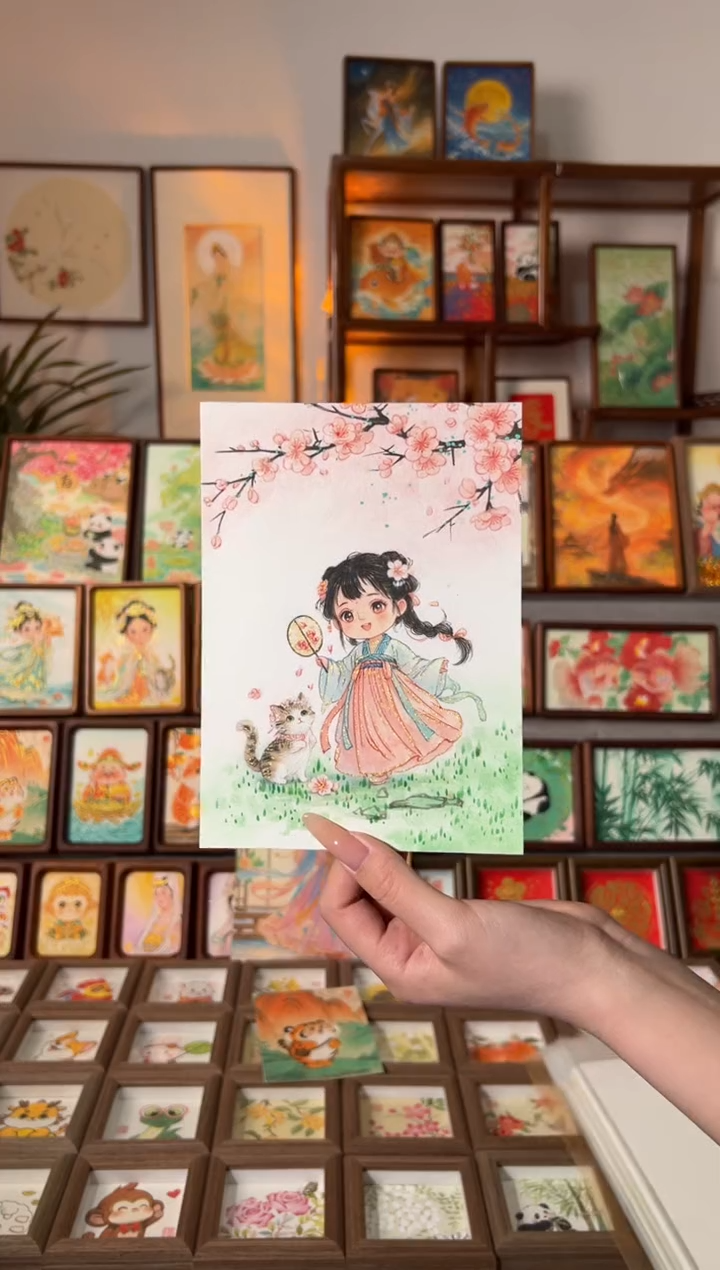 【闪购商品】国画桃花猫咪小扇女孩 手绘国画7寸画芯