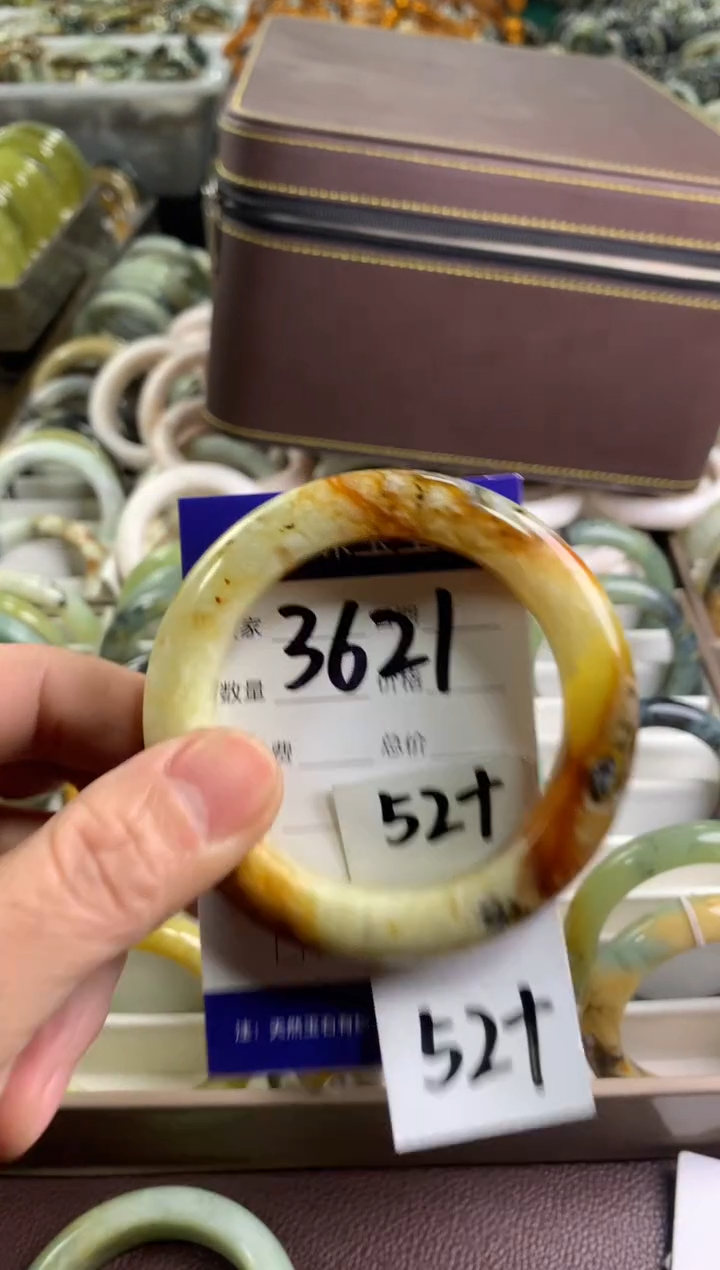 【闪购商品】蛇纹石玉手镯未镶嵌3621