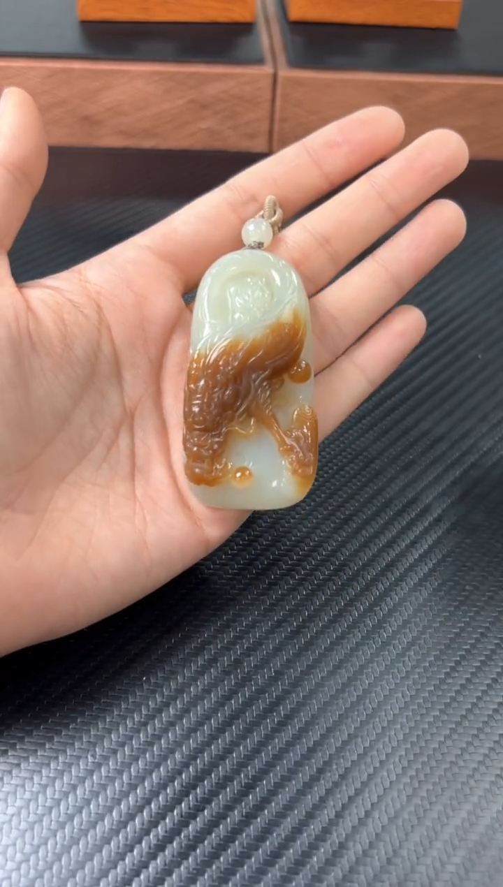 吊坠(赠链)未镶嵌和田玉若羌微色差吊坠