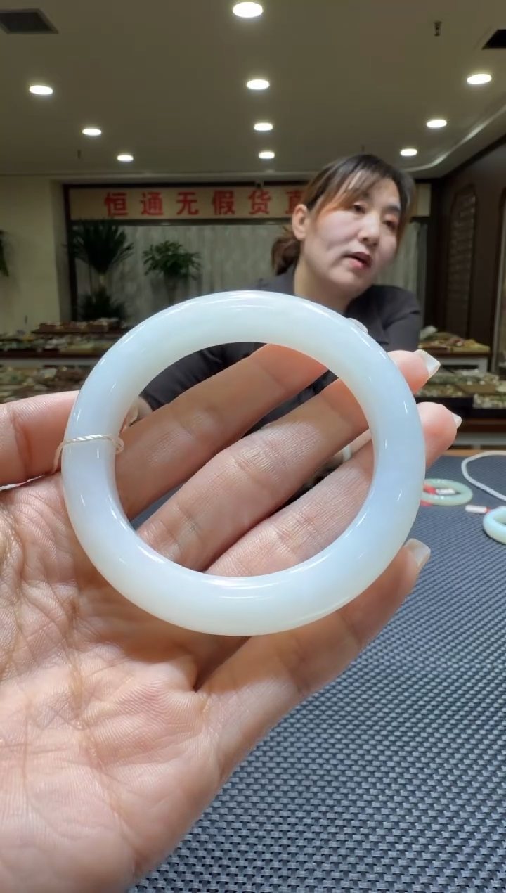 颈饰未镶嵌和田玉手镯56