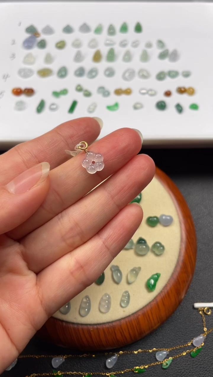 吊坠(不含链)18K金镶嵌翡翠一个JK709