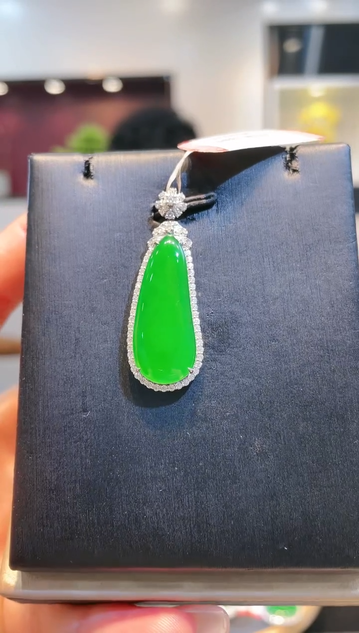 【闪购商品】翡翠颈饰18K金镶嵌A70天然A货翡翠吊坠