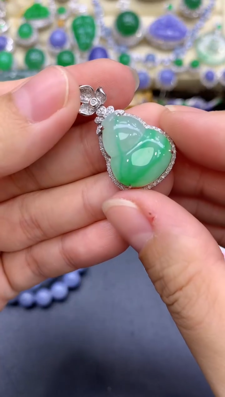 颈饰18K金镶嵌翡翠222-中国好珍宝