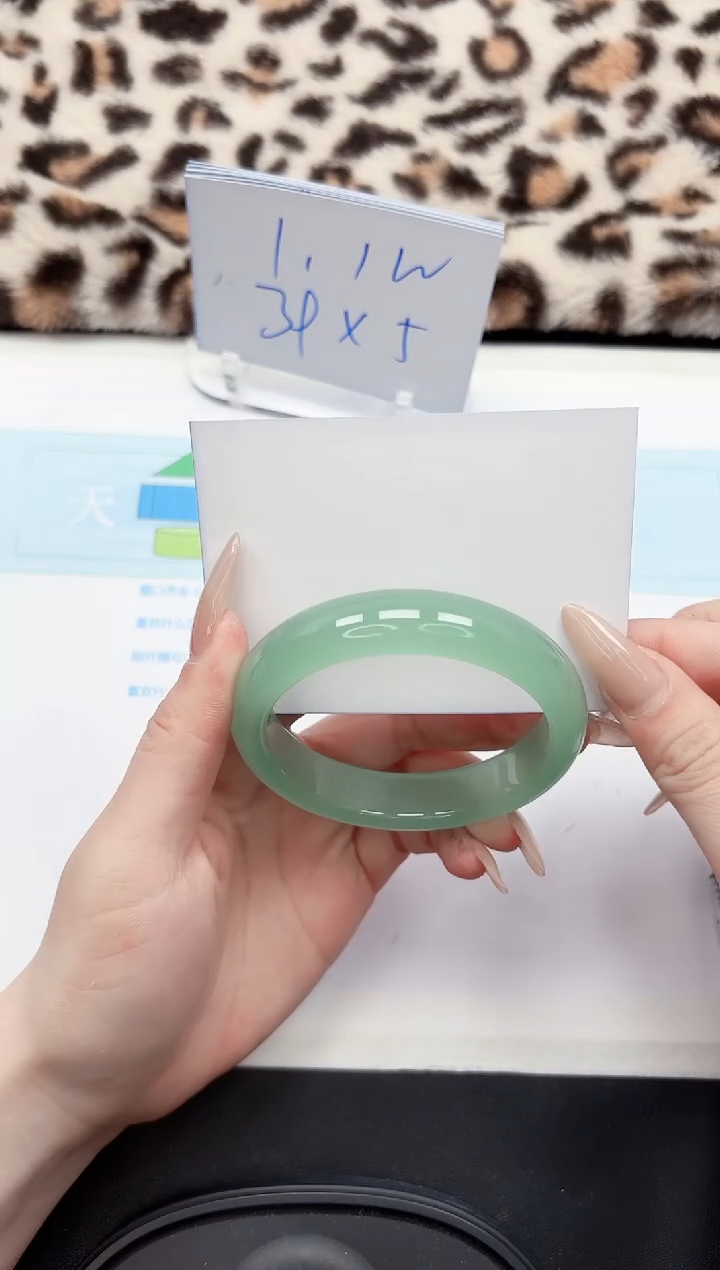 【闪购商品】石英质玉手镯未镶嵌162-58