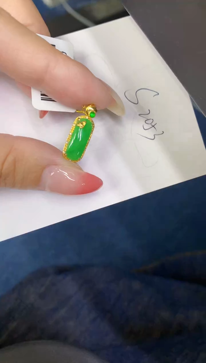 翡翠18K金镶嵌颈饰缅甸天然翡翠A货