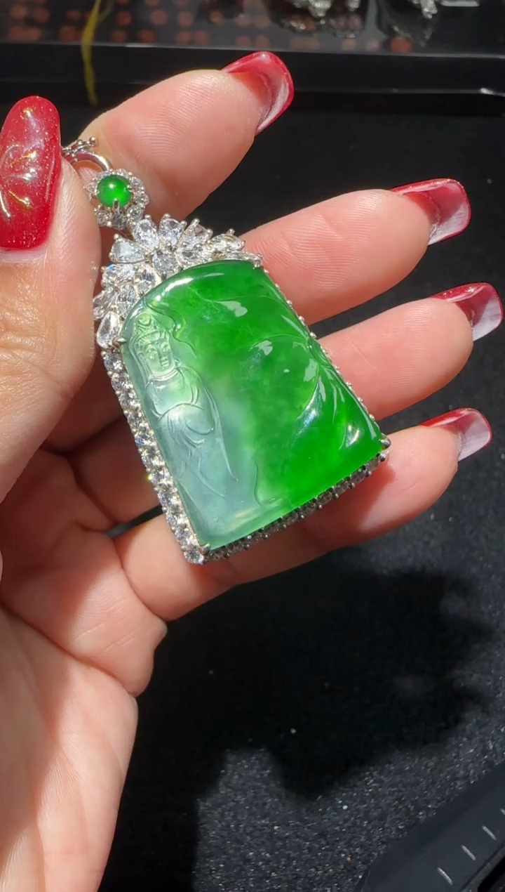 【闪购商品】翡翠吊坠(赠链)银S925镶嵌多样性发货拍一发一