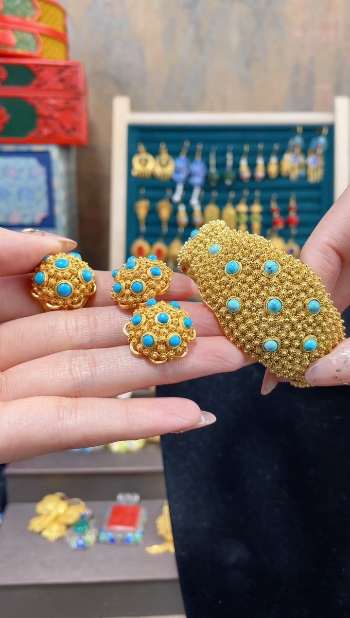 【闪购商品】花丝镶嵌堆松镯子加耳钉加戒指一套