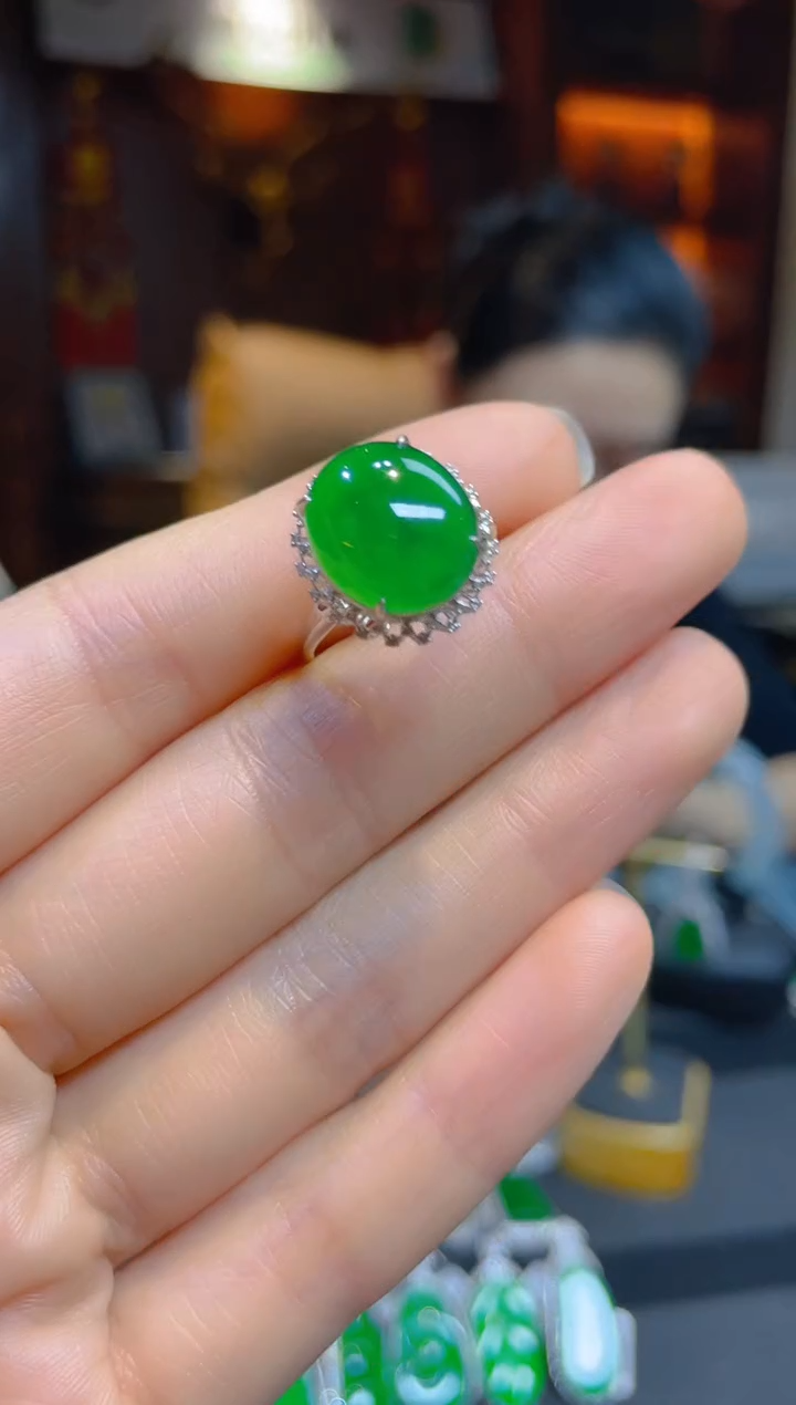 【闪购商品】翡翠戒指18K金镶嵌114178天然A货翡翠戒指