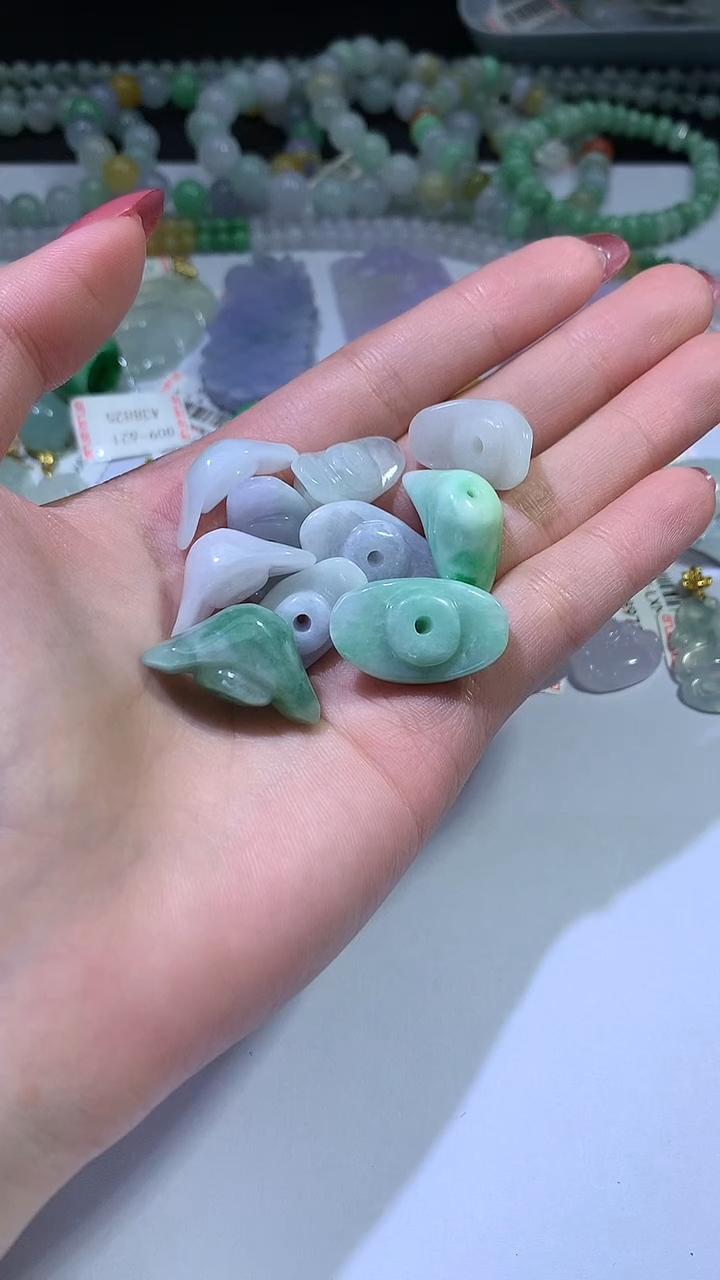 颈饰未镶嵌翡翠ZX018802