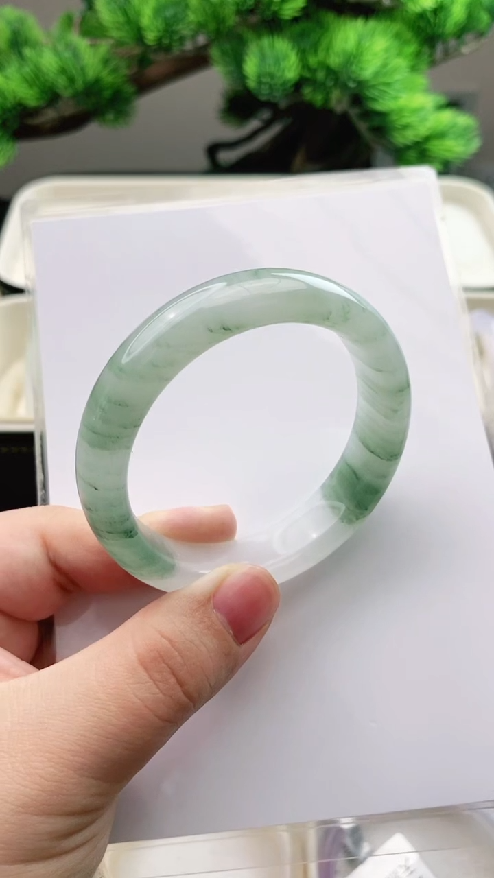 【闪购商品】石英质玉手镯未镶嵌54