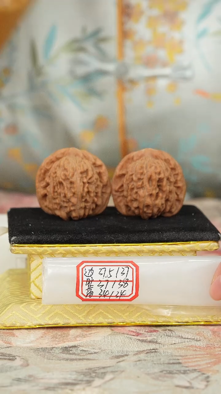 【闪购商品】文玩核桃把件一代楼