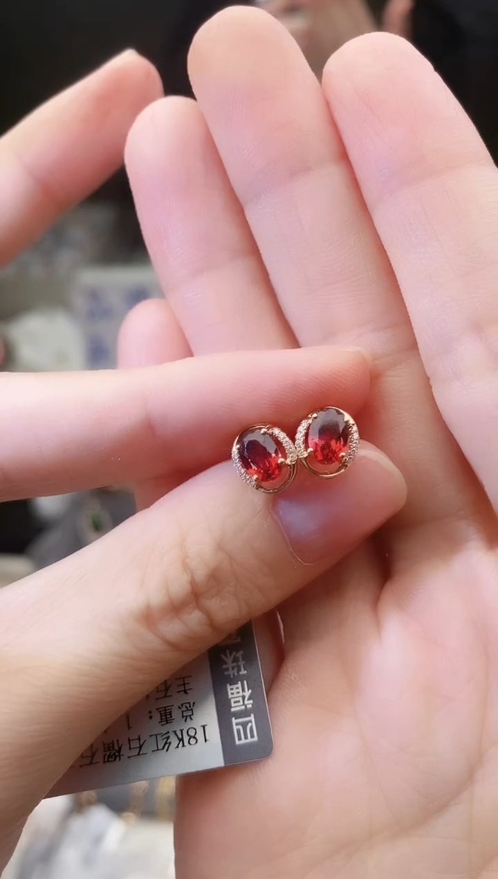 18K金镶嵌耳饰石榴石--专柜--