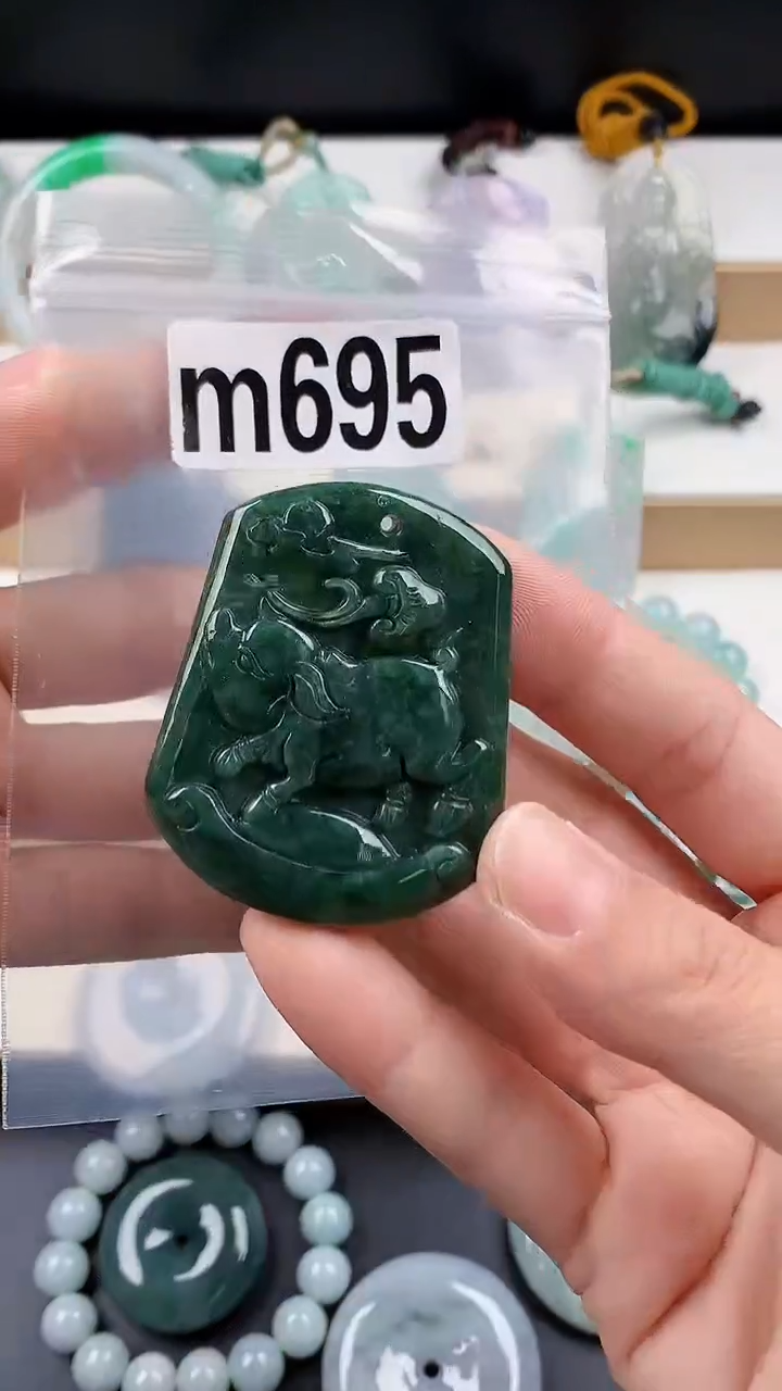 颈饰未镶嵌翡翠天然翡翠吊坠挂件