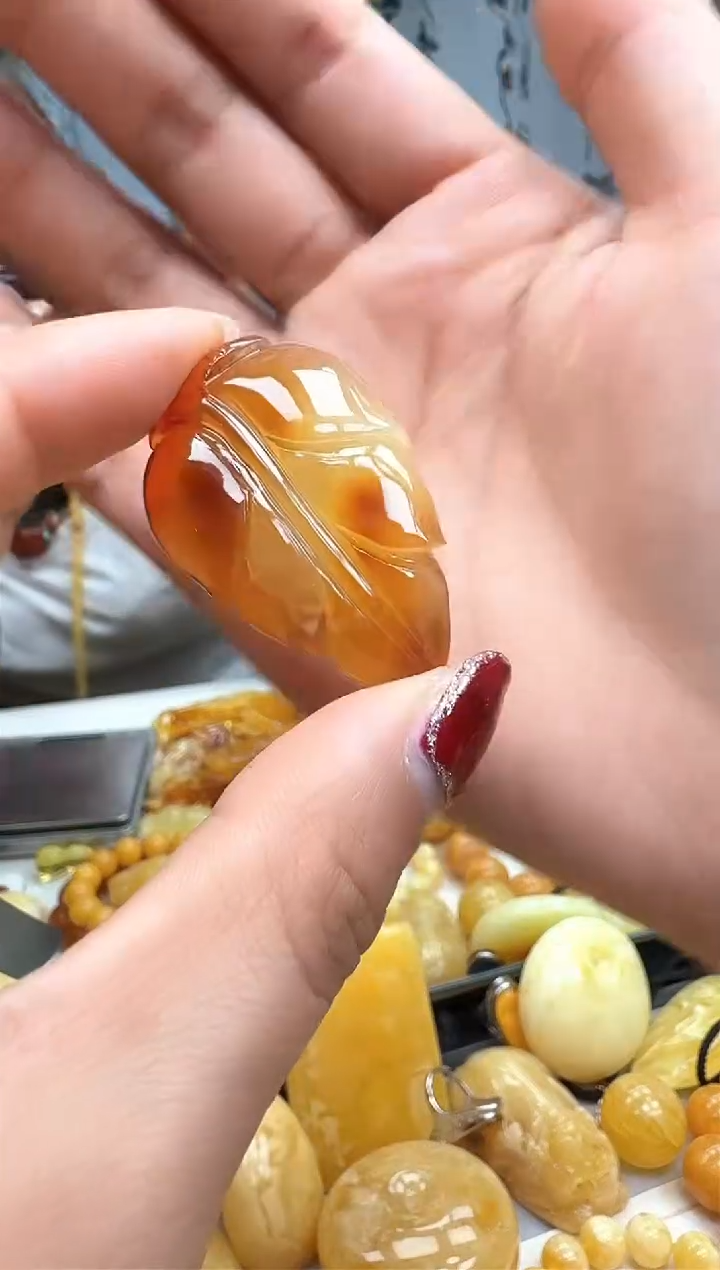 【闪购商品】琥珀裸石未镶嵌挂坠