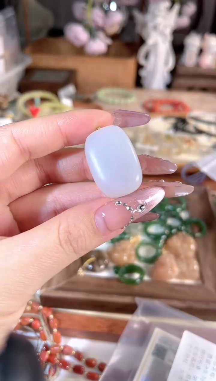 吊坠(不含链)18K金镶嵌和田玉多样性发其一孤品默认微瑕