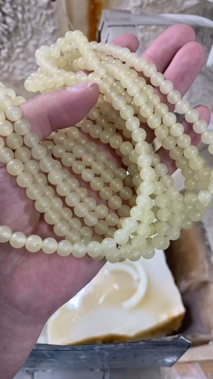 卡6MM多圈透黄串88颗左右   发一条