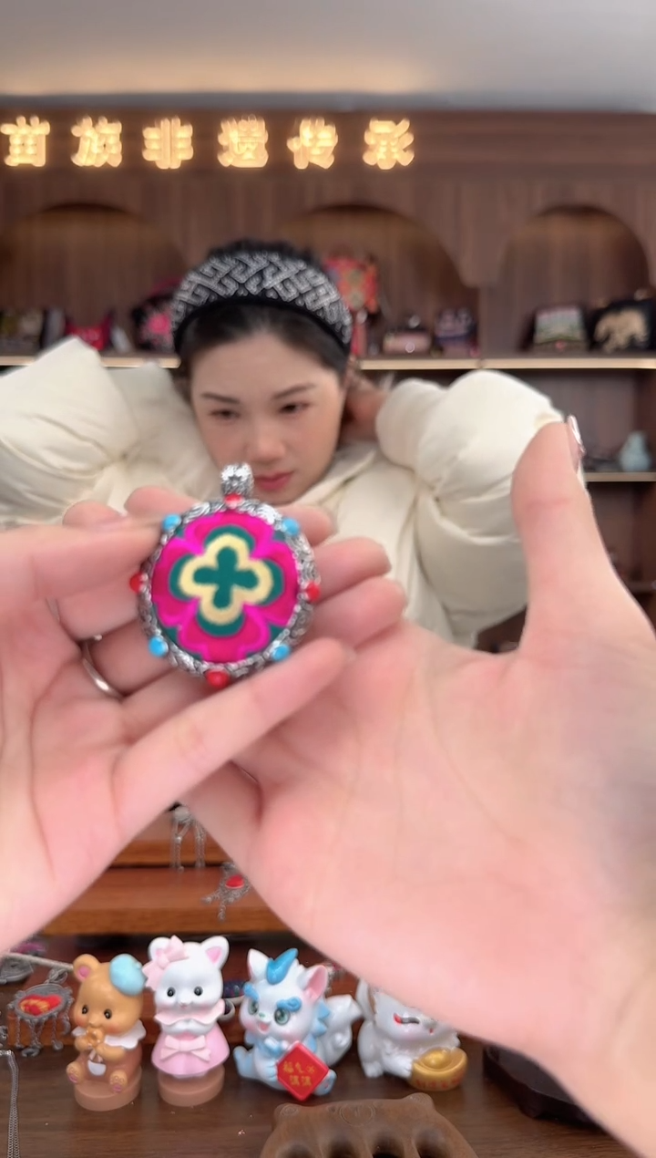 【闪购商品】织绣扶光苗绣传承111