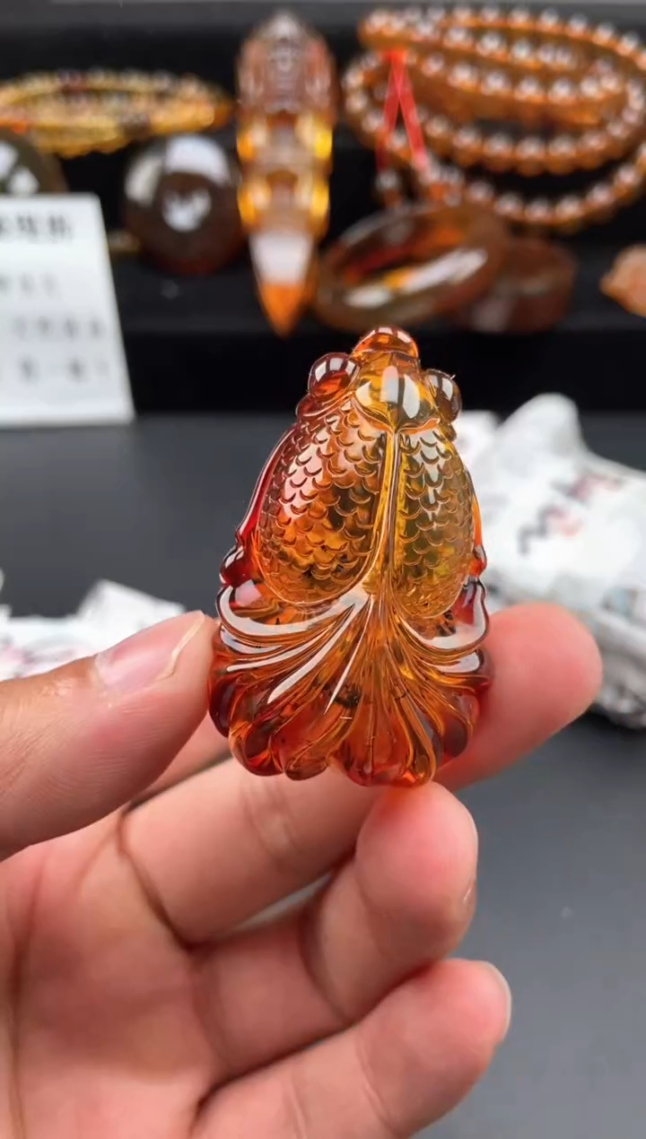 【闪购商品】琥珀颈饰未镶嵌血珀金鱼吊坠