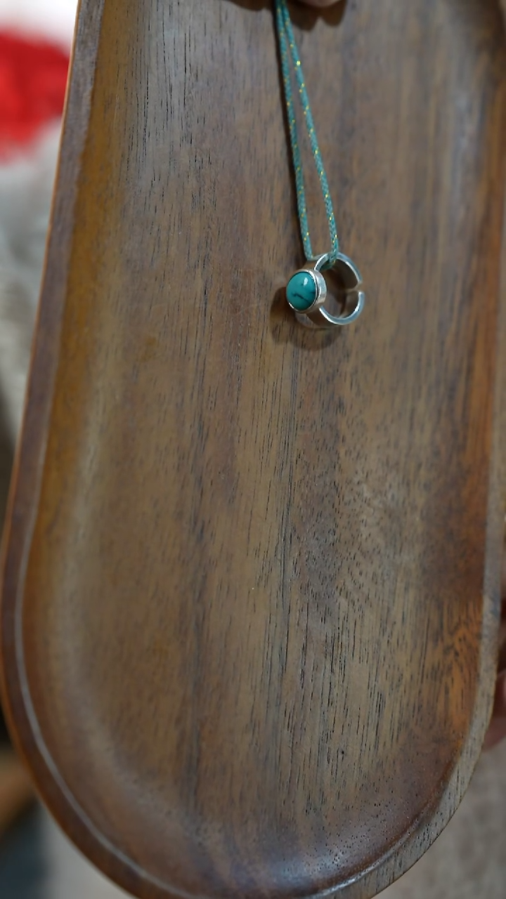 足银镶嵌戒指定制绿松石小*宝不退不换(不含绳)YXH-022