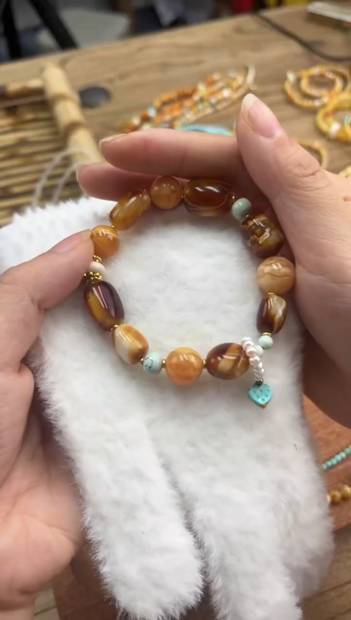 【闪购商品】琥珀裸石未镶嵌设计款手串
