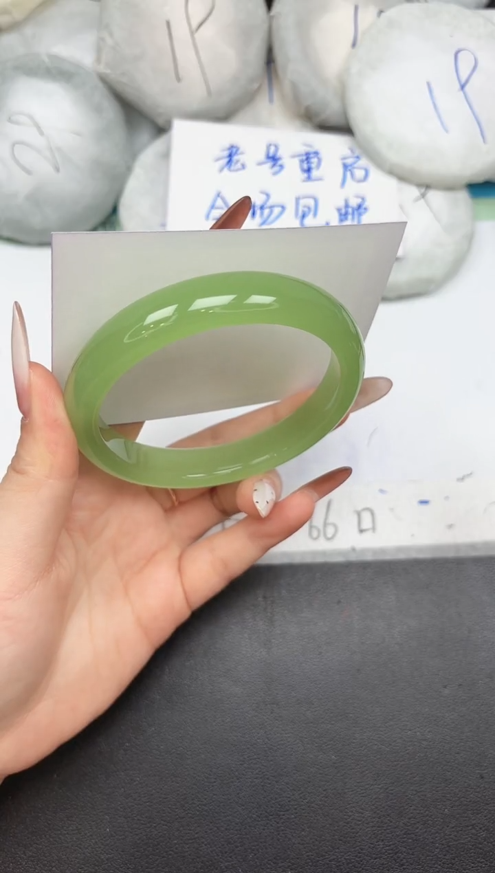 未镶嵌手镯石英质玉A300/63.6