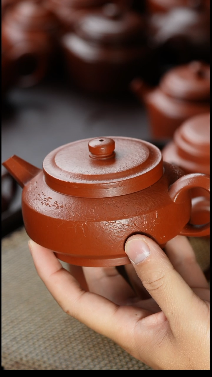 茶壶紫砂老*人黄龙山紫砂 