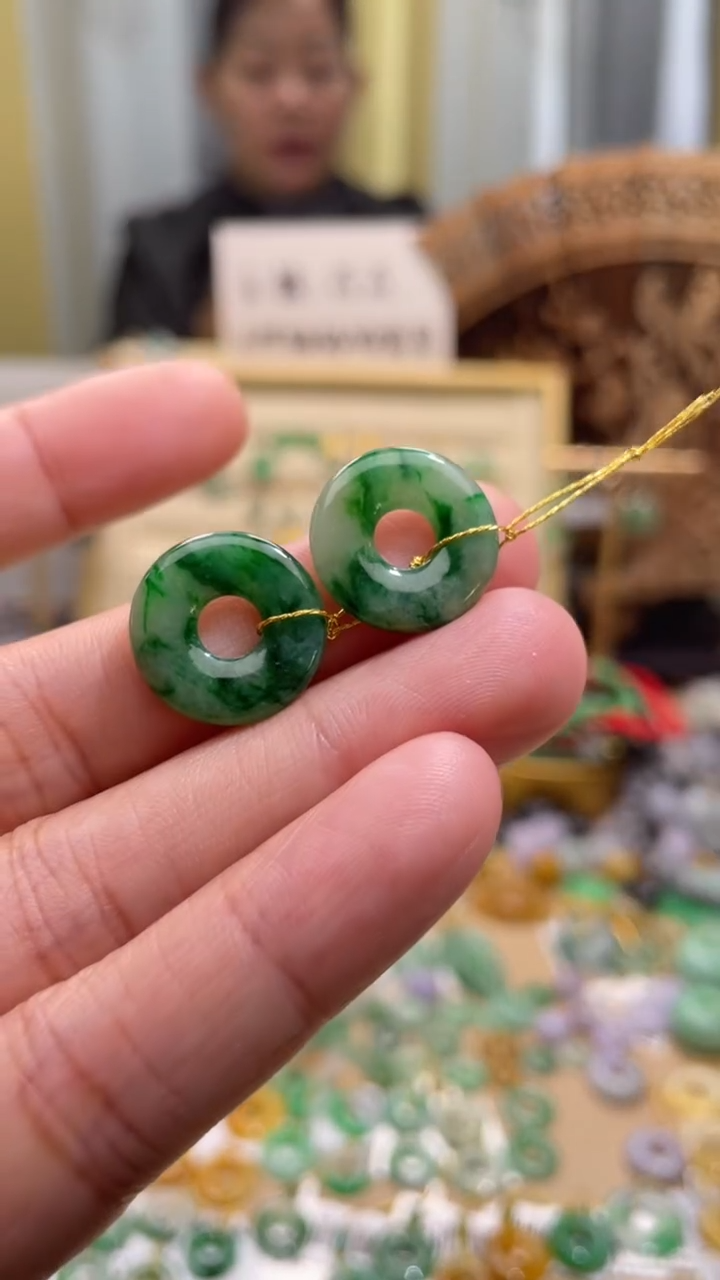 颈饰未镶嵌翡翠甜甜圈一对