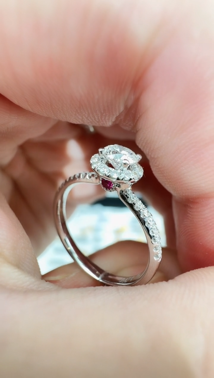 【闪购商品】钻石戒指/指环18K金镶嵌k白戒指2.53g