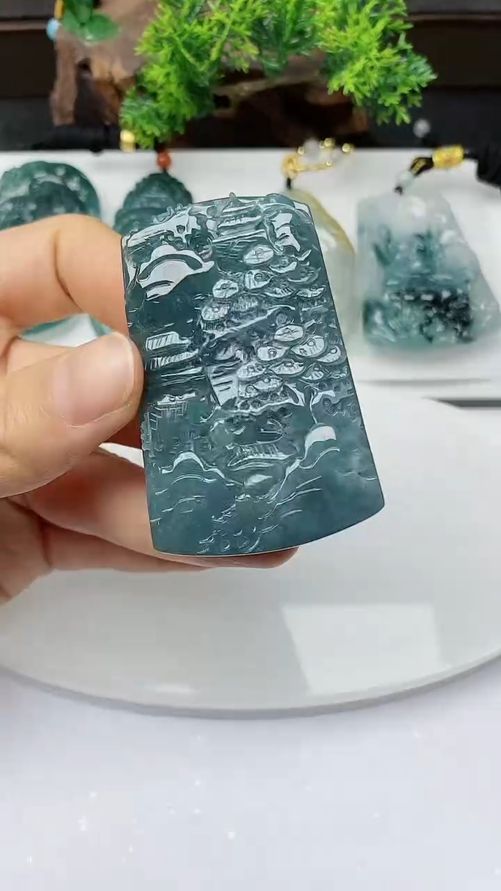 【闪购商品】翡翠颈饰未镶嵌        