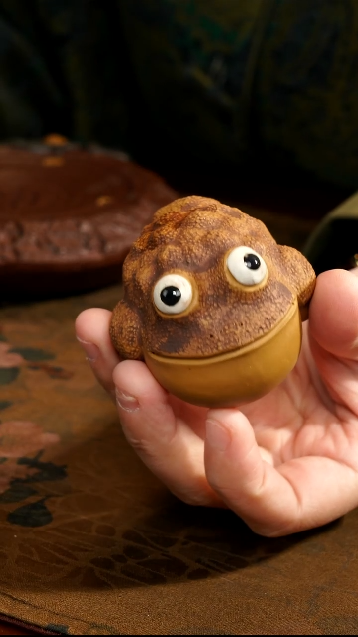 茶壶紫砂三足金蟾茶宠