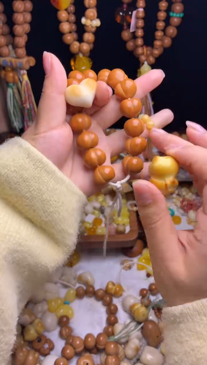 吊坠猴头核桃全品17 俏色心 黄跑环 奶油风手持